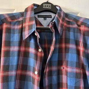 Male shirt.. exceptionally condition…very comfortable!!!!! Flannel!!!!
